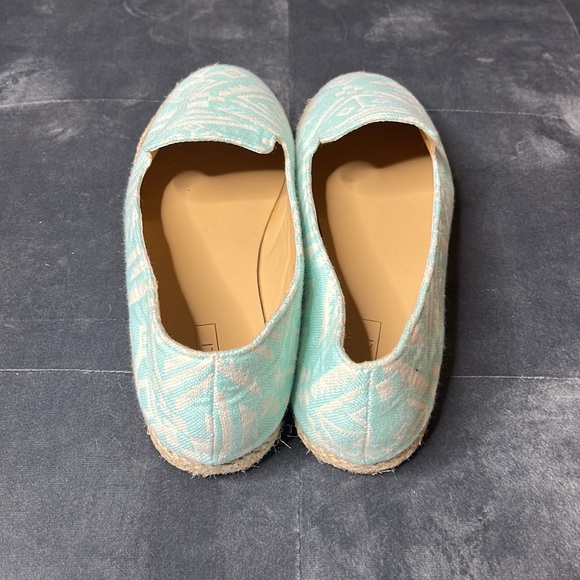 Blue and white flats - Picture 2 of 2